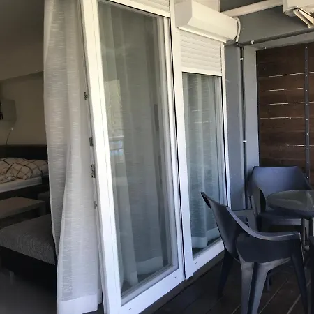 Tisza Gyongye Apartmanhaz