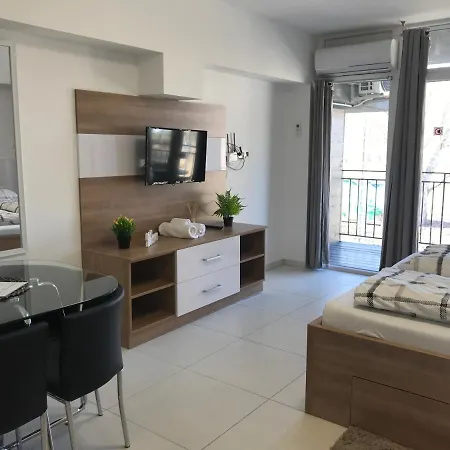 Tisza Gyongye Apartmanhaz