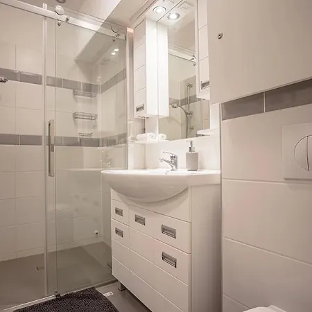 Apartment Tisza Gyongye Apartmanhaz