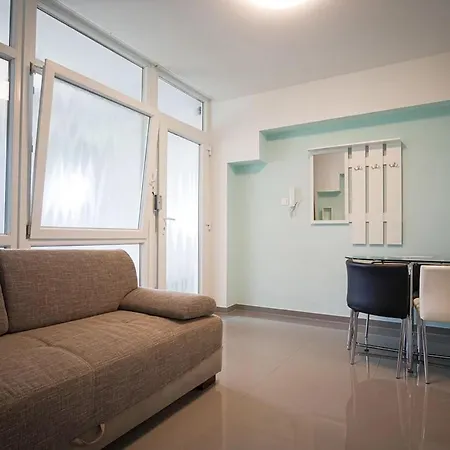 Tisza Gyongye Apartmanhaz *